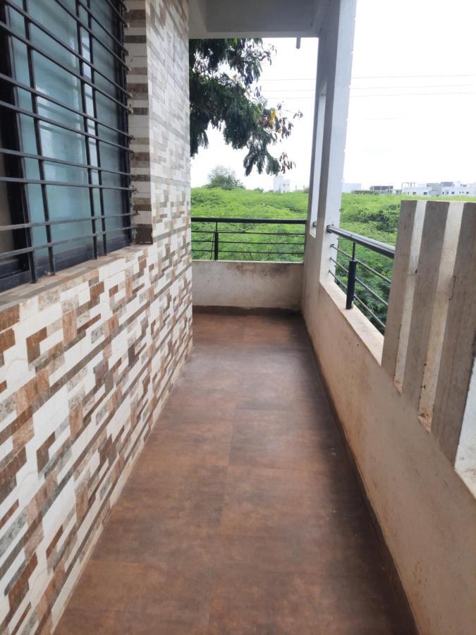 Rajlakshmi Niwas Apartment Solapur Luaran gambar