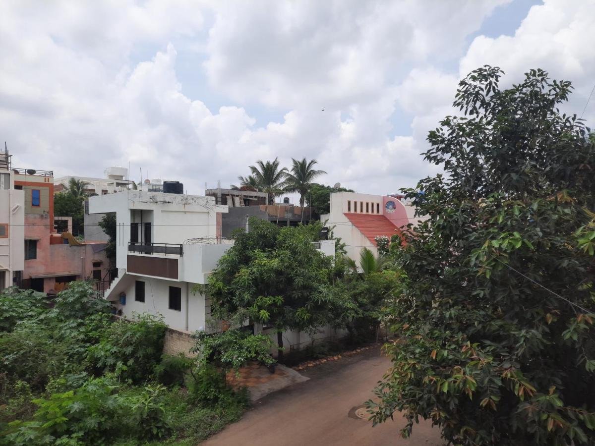 Rajlakshmi Niwas Apartment Solapur Luaran gambar