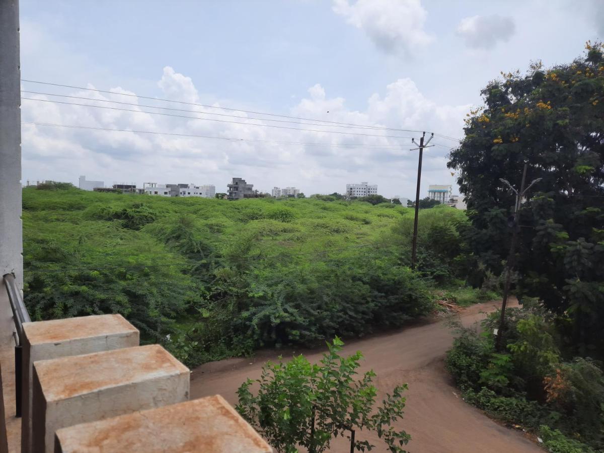 Rajlakshmi Niwas Apartment Solapur Luaran gambar