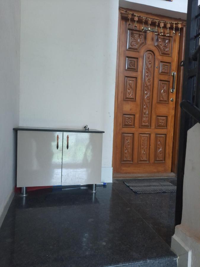Rajlakshmi Niwas Apartment Solapur Luaran gambar