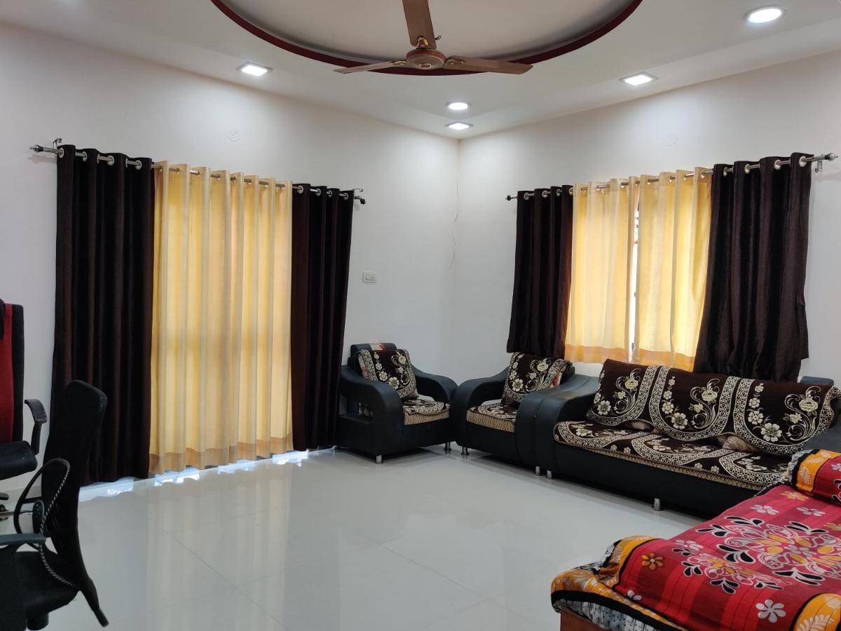 Rajlakshmi Niwas Apartment Solapur Bilik gambar