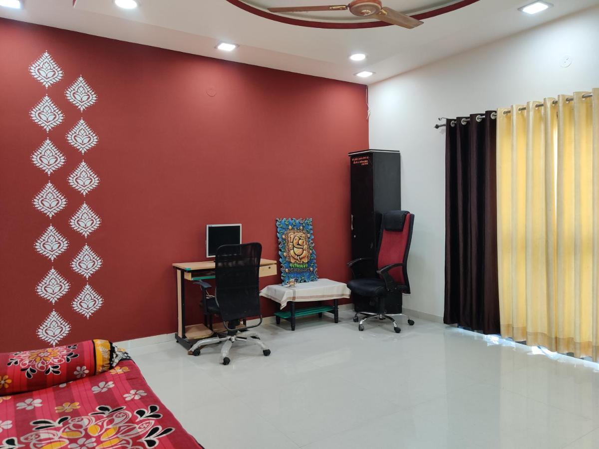 Rajlakshmi Niwas Apartment Solapur Luaran gambar