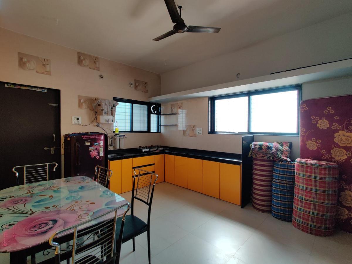 Rajlakshmi Niwas Apartment Solapur Luaran gambar
