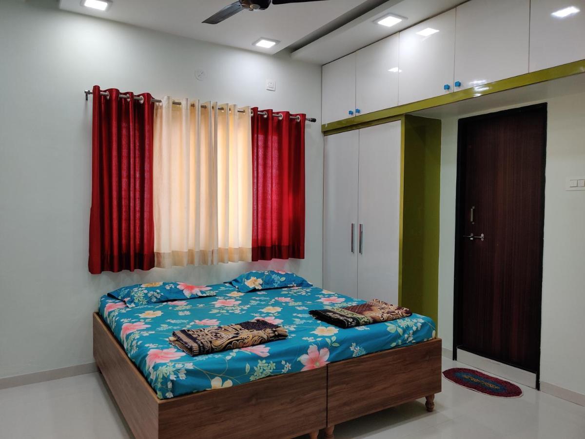 Rajlakshmi Niwas Apartment Solapur Luaran gambar